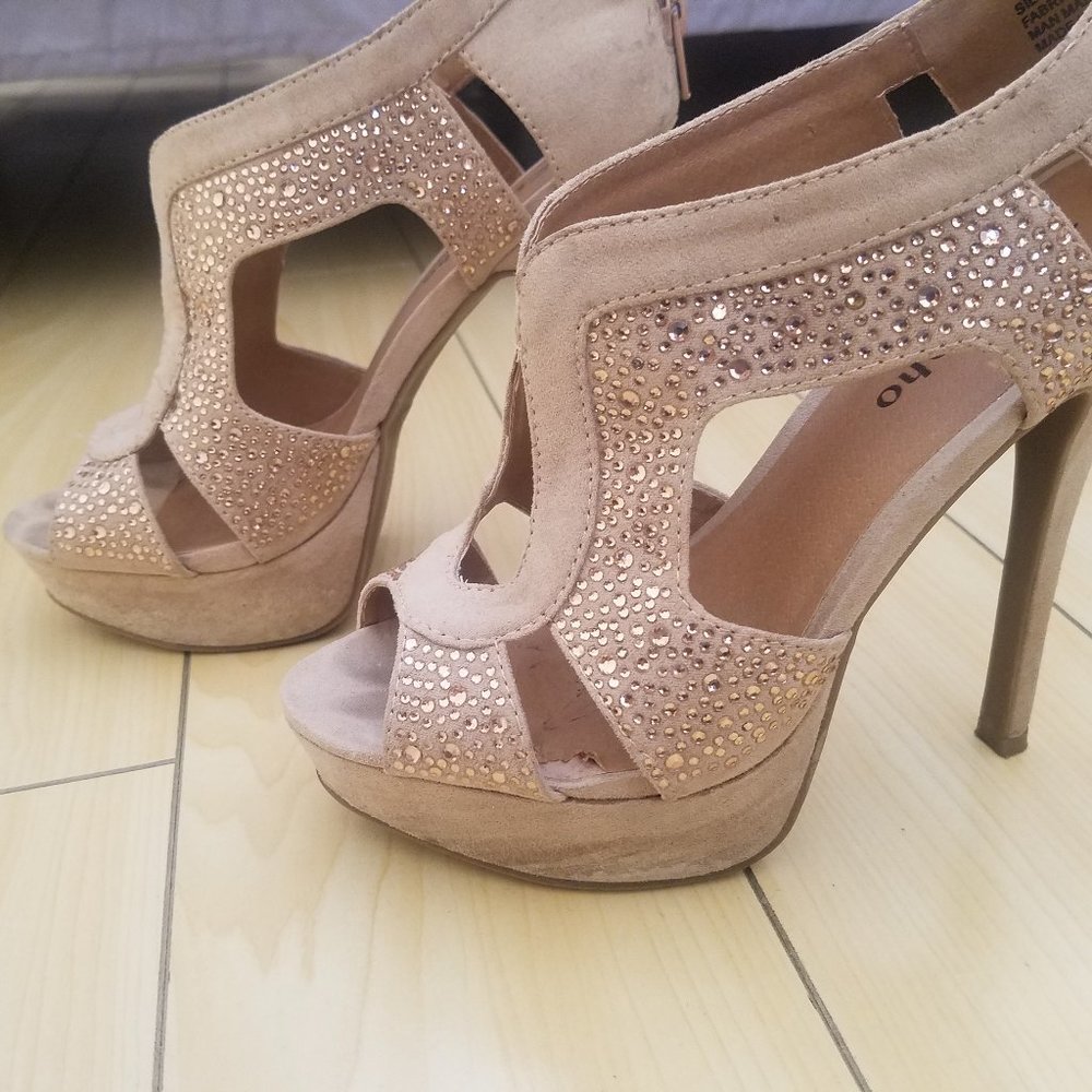 Zigi Soho Silvy Embellished Beige Open Toe Platform Pumps Size 7